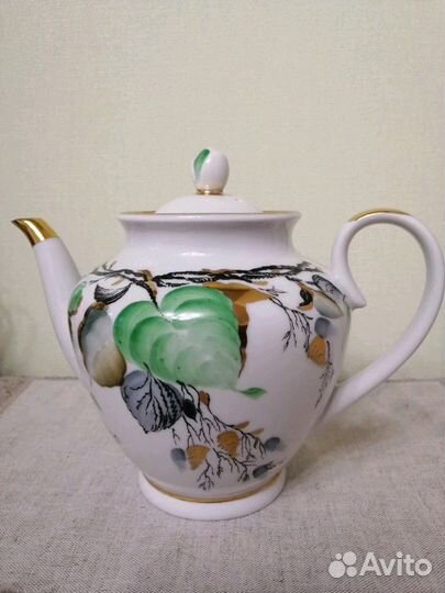 Чайник, молочники, сахарница, кувшин