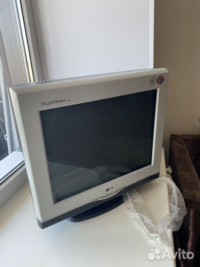 Монитор LG F720B