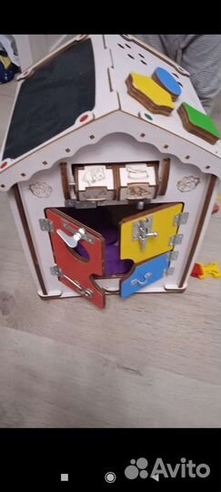 Бизиборд домик