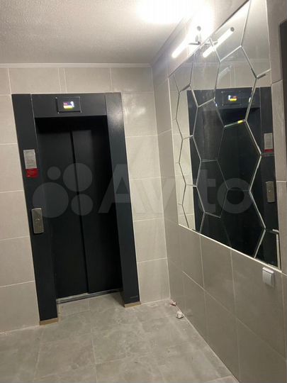 2-к. квартира, 53 м², 1/18 эт.