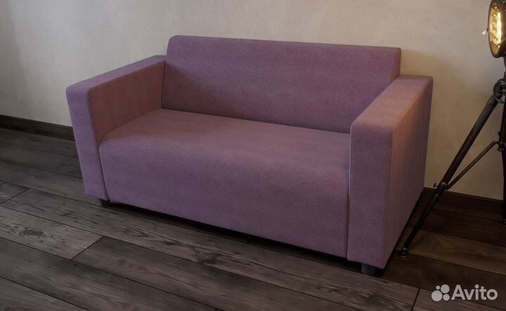 Диван в кафе