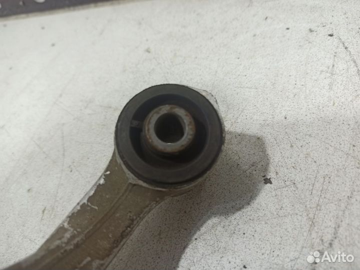 Рычаг задний верхний правый