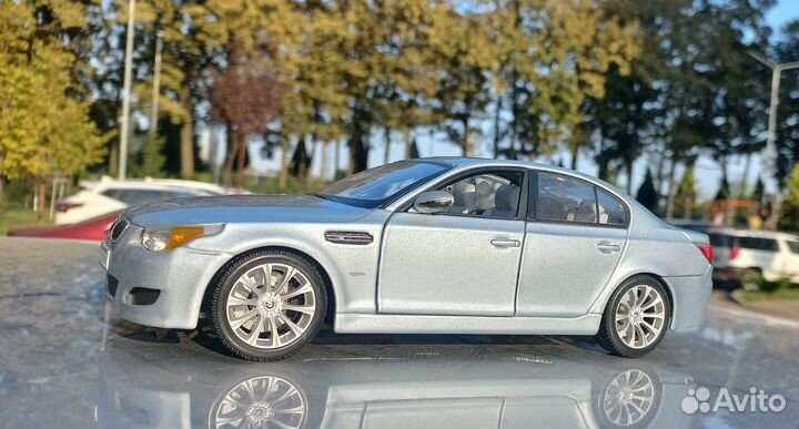 BMW М5 Е60, 1:18 Maisto
