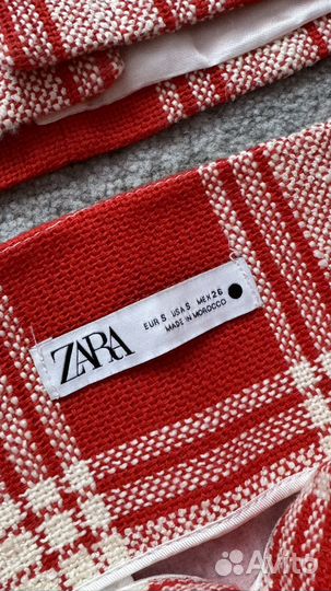 Костюм жилетка и юбка в клетку zara s