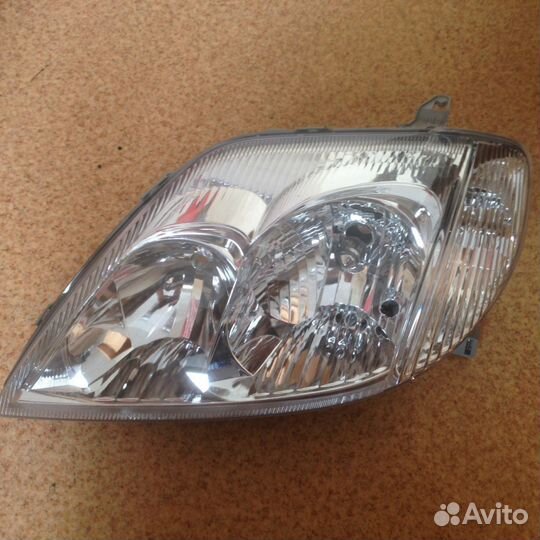 Фара Toyota Corola 2002-2007 в наличии