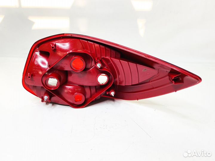 Фонарь Гранта Ваз 2191 лифтбек оригинал левый