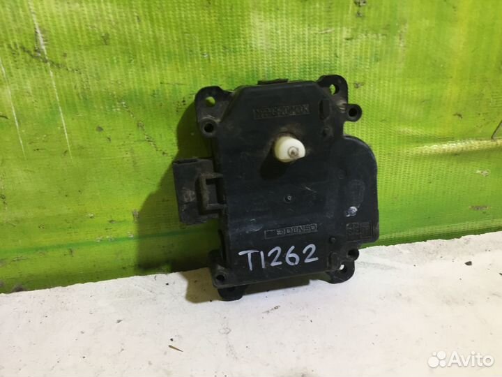 Моторчик заслонки отопителя Toyota Avensis Corolla