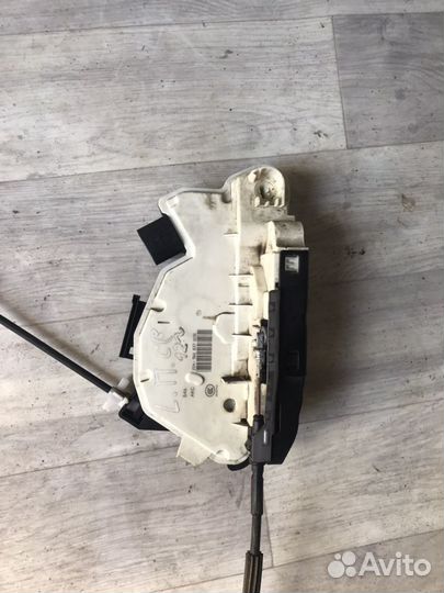 5N1837015e Замок водительской двери VW Tiguan Pass