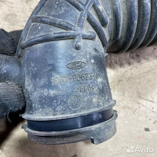 Патрубок воздушного фильтра Ford Mondeo 3 2000-200