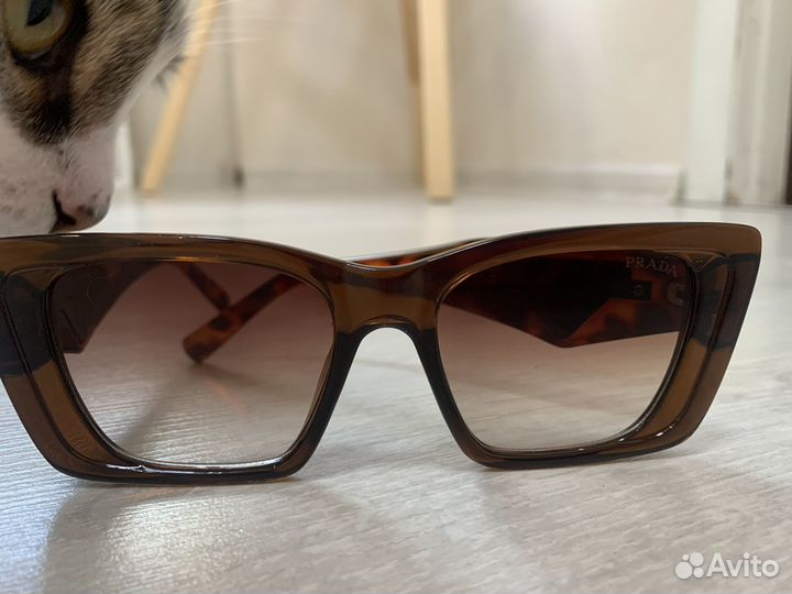 Солнцезащитные очки женские prada