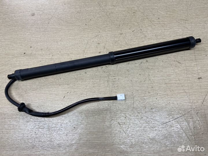 Амортизатор крышки багажника левый Toyota Rav4 50