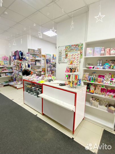 Детский магазин игрушек и одежды