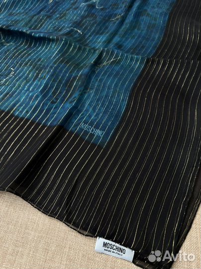 Платок Moschino. Оригинал