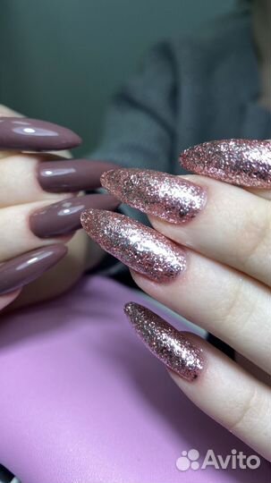 Модель на маникюр