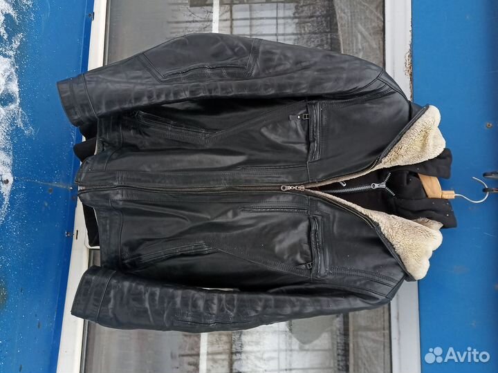 Кожаная куртка р 48