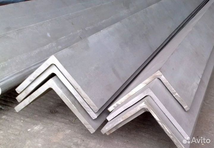 Уголок металлический 100х100х8