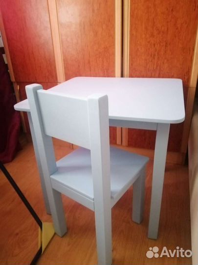 Столик из натурального дерева