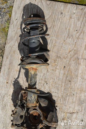 Амортизатор передний Toyota Camry V40 рест. 1997