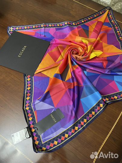 Платок escada