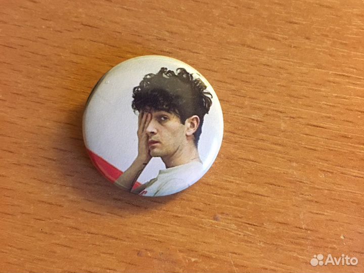 Мерч, значки