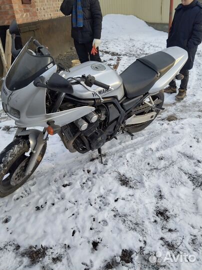 Yamaha FZ400