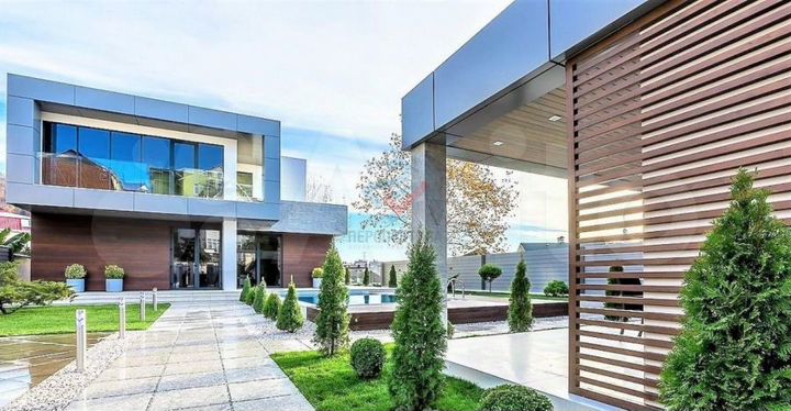 Дом 461 м² на участке 7 сот.