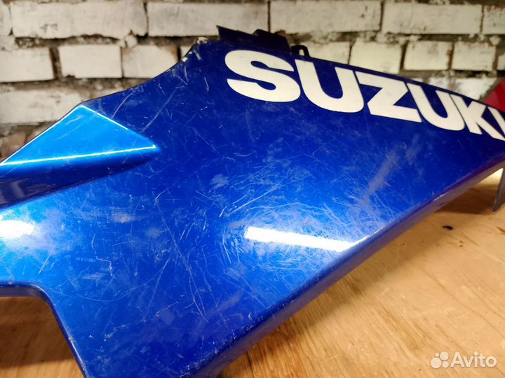 Suzuki gsxr 1000 2007 Плуг правая часть