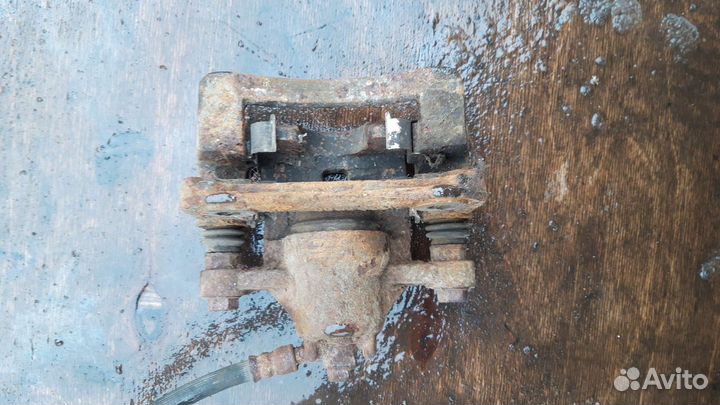 Суппорт задний правый 4WD Kia Sportage 2