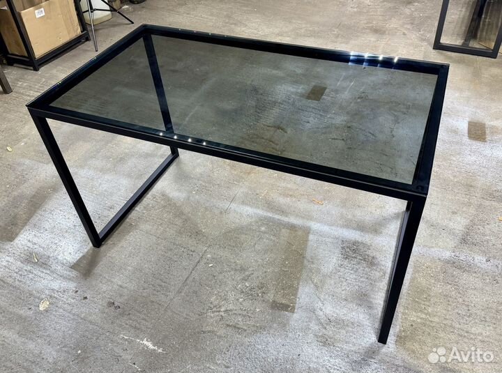 Стол стеклянный