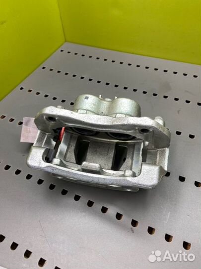 Суппорт передний левый Kia Sorento XM 2.4 2015