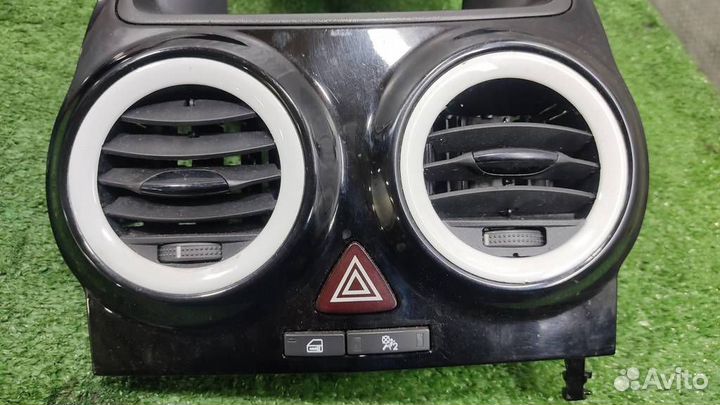 Дефлектор торпедо центральный Opel Corsa D 2011