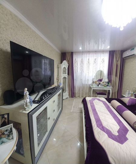 2-к. квартира, 74 м², 1/17 эт.