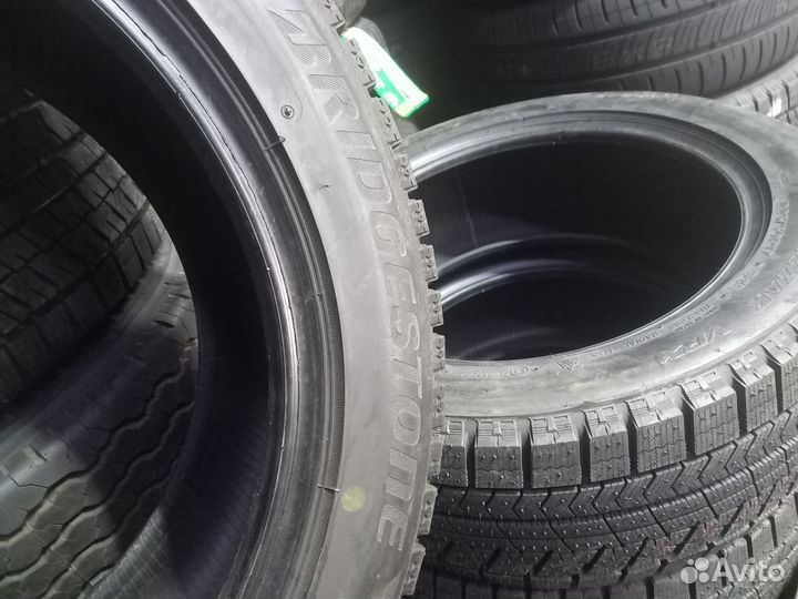 Bridgestone Blizzak VRX2 245/45 R17 99Q
