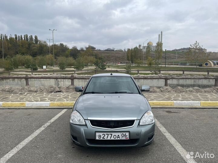 Капот на priora