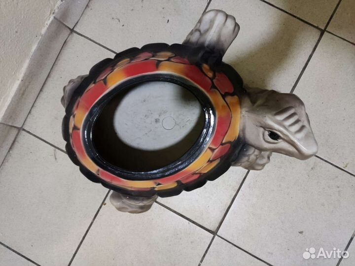 Садовое кашпо и садовые фигуры