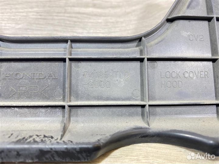 Накладка замка капота Хонда Аккорд 8