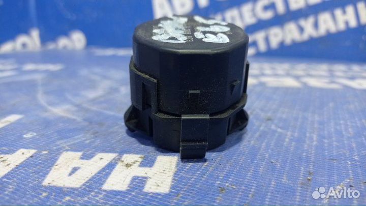 Моторчик заслонок отопителя Bmw E65 седан N62B44