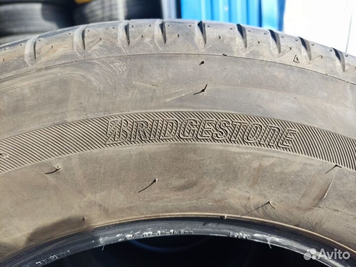 Bridgestone Alenza 001 235/65 R17