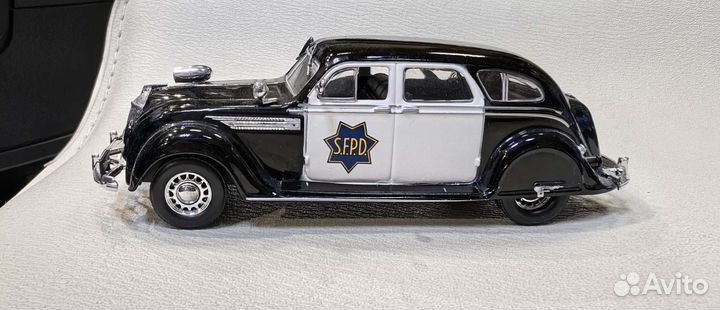 Модель автомобиля 1 43. Полиция. Chrysler Airflow