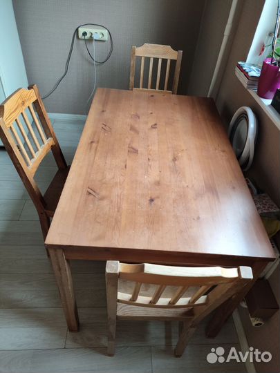 Стол кухонный и 3 стула