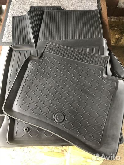 Новые (ориг-ые) коврики на Хюндай Солярис 20-22г.в