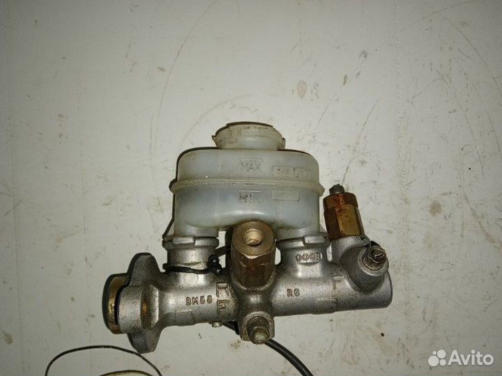 Главный тормозной цилиндр Nissan Bluebird SU14