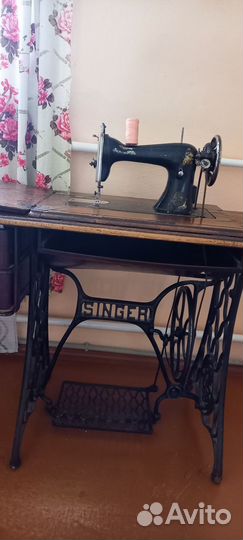 Швейная машинка Зингер ножная