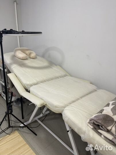 Массажный стол / кушетка косметологическая