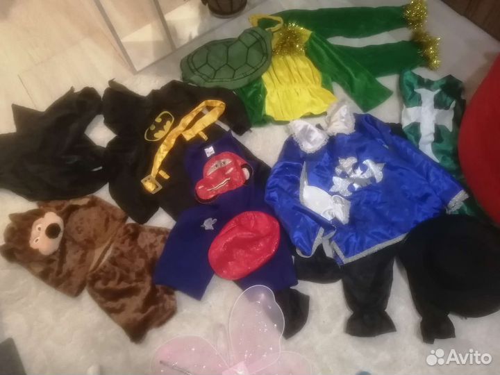 Новогодние костюмы:мушкетёр,бэтмен,мишка,строитель