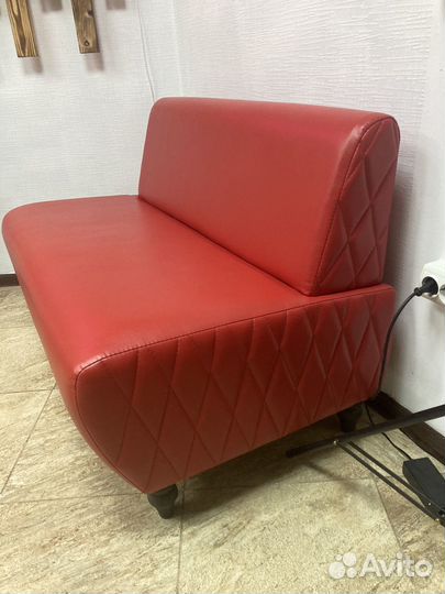Диван б/у для салона красоты в зону ожидания