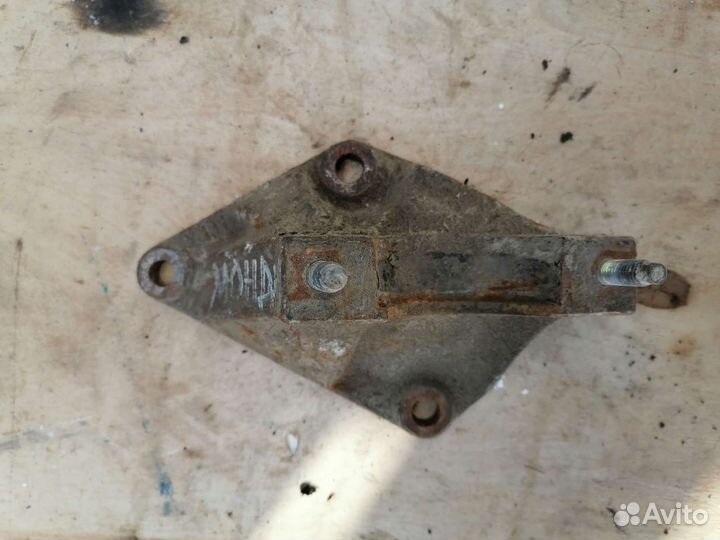 Кронштейн Ford Mondeo 3