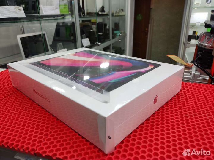 Новый MacBooK Pro 13 (запечатан )