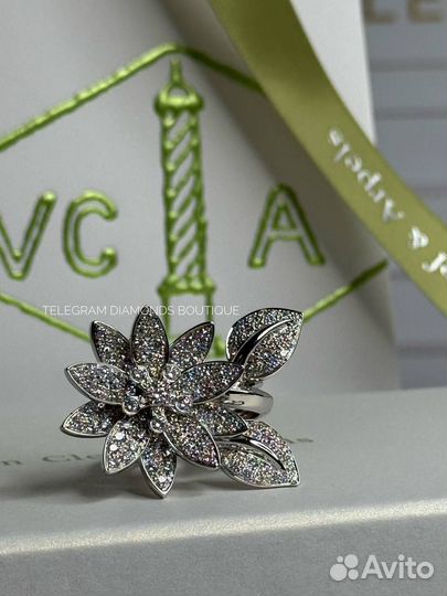 Кольцо Van Cleef Lotus белое золото 750