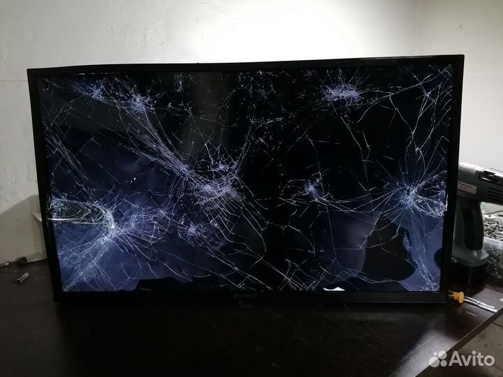 Телевизор Starwind SW-LED32BA201 на запчасти